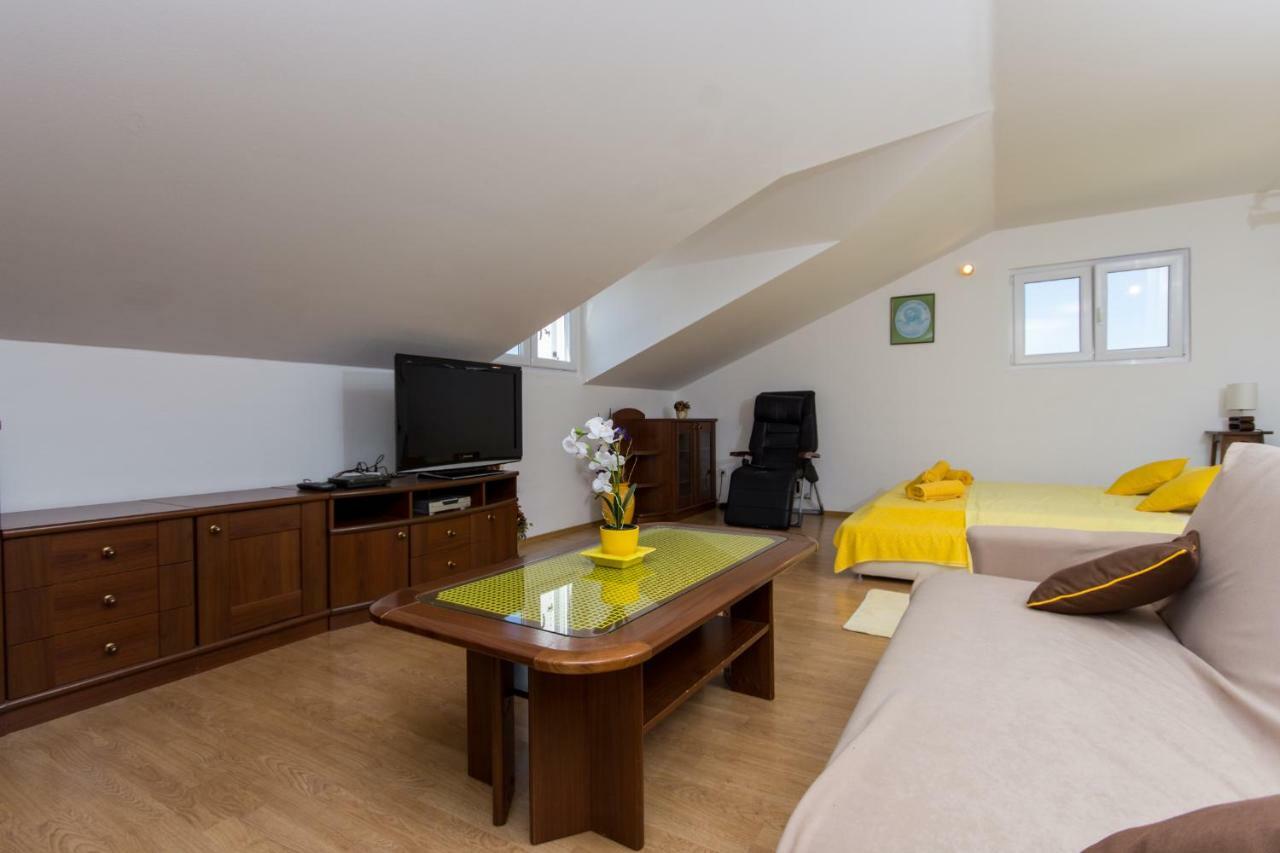 Apartmani Zana Okrug Gornji Esterno foto